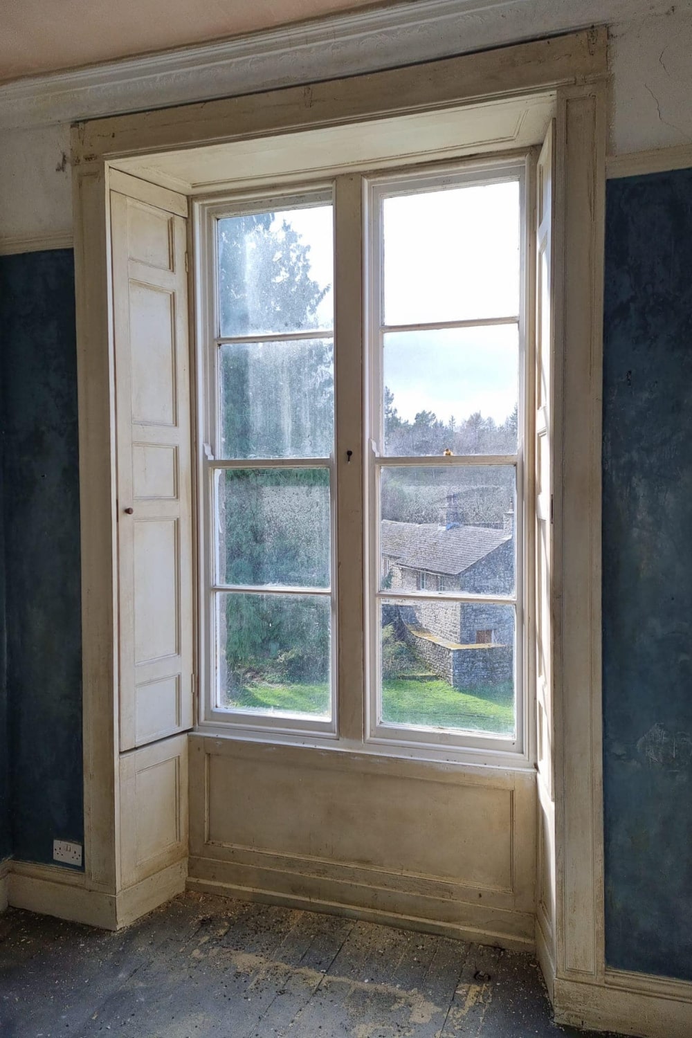 Sash Windows North West Photo of a House with Renovated Sash Windows