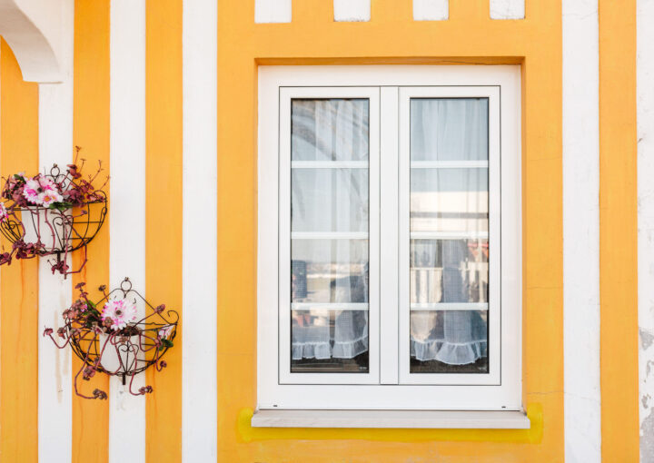 detail-of-a-typical-facade-of-aveiro-yellow-strip-2026-03-11-00-55-25-utc-e1776247336193_optimized_950.jpg