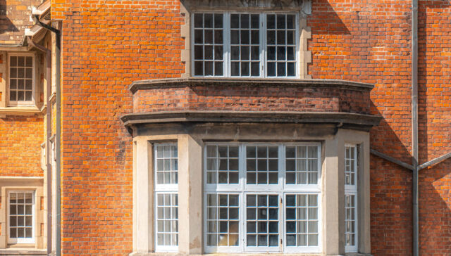 old-building-architecture-details-close-up-2026-03-26-06-08-12-utc_optimized_950.jpg